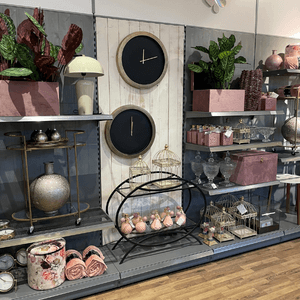 Tallinnan Hortes puutarhamyymälässä värit näyttelivät isoa roolia